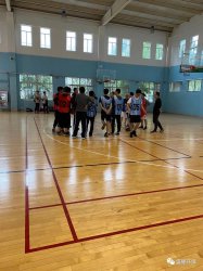 “盛隆冠名班”校企篮球友谊赛在无锡开放大学